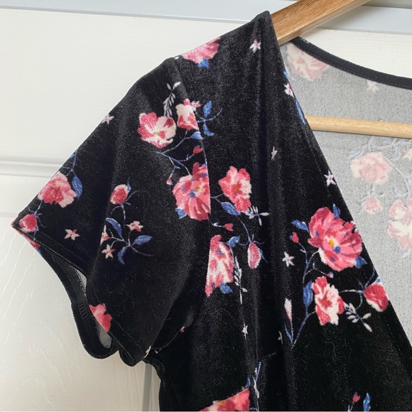 H&M velvet floral wrap dress - size 2 - Picture 5 of 6